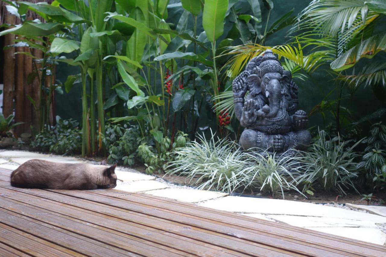 ホテル Moksha Surf Yoga ウバトゥバ エクステリア 写真